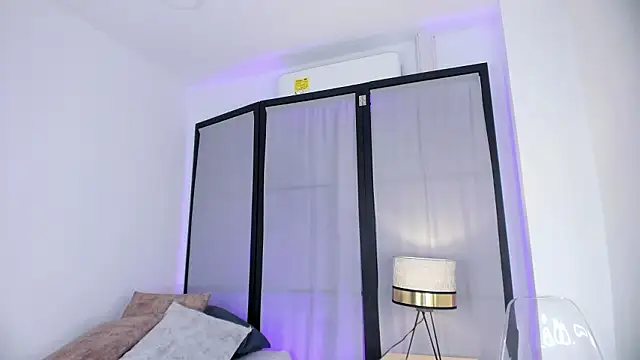 niicole steele  online show from January 16, 8:05 pm