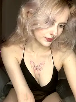 MilaElin online show from November 30, 9:30 pm