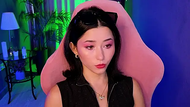 RedMidnight online show from June 19, 3:37 pm