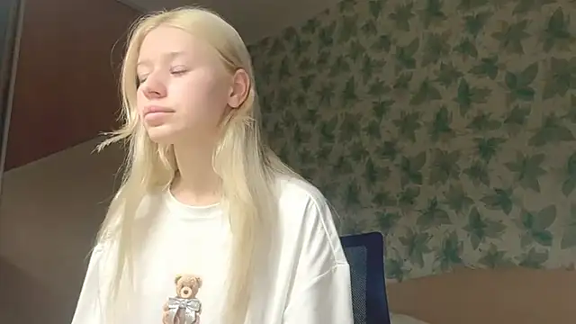 Barbie Blondie online show from December 14, 8:03 pm