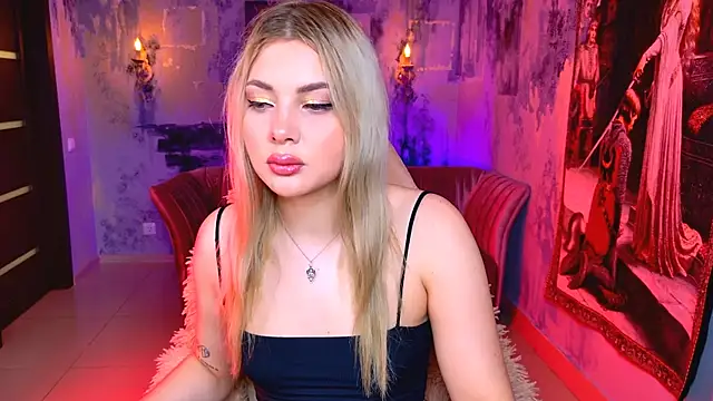 HyileyClark online show from June 19, 5:11 am