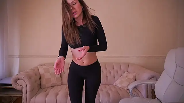 KissableKira online show from February 27, 9:20 am