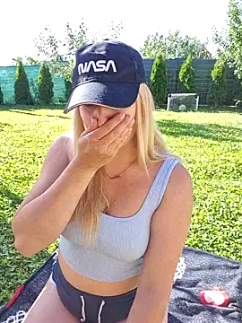 dixielarys online show from June 18, 5:42 am