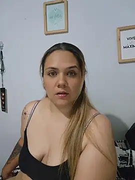 LoreinnFox online show from April 30, 4:07 am