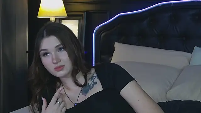 CrystalBrooks online show from November 28, 8:45 pm