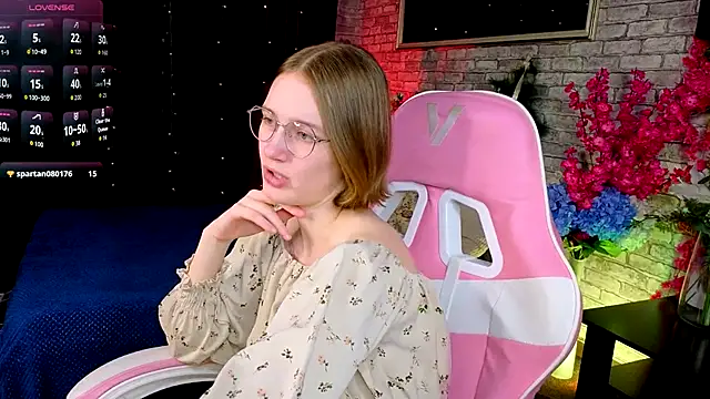 Mia Mooore online show from December 22, 2:09 pm