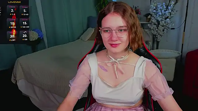 Mia Mooore online show from March 3, 1:28 pm