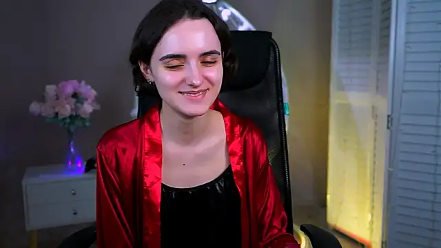 KateWillows online show from March 18, 5:45 am