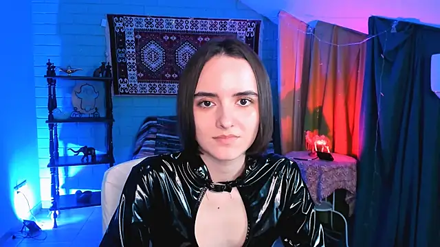 KateWillows online show from May 1, 8:50 am
