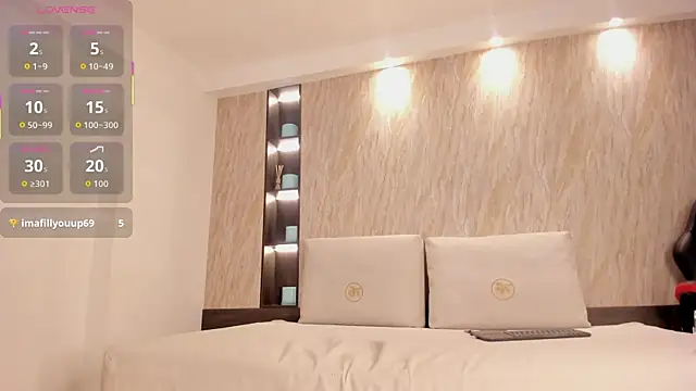 ayla velt online show from December 17, 8:24 pm