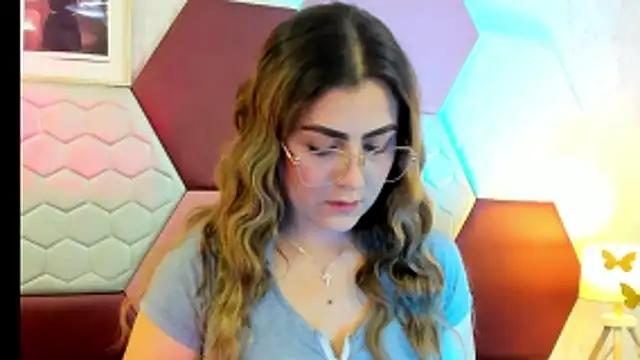 AriaRous online show from April 28, 4:33 pm