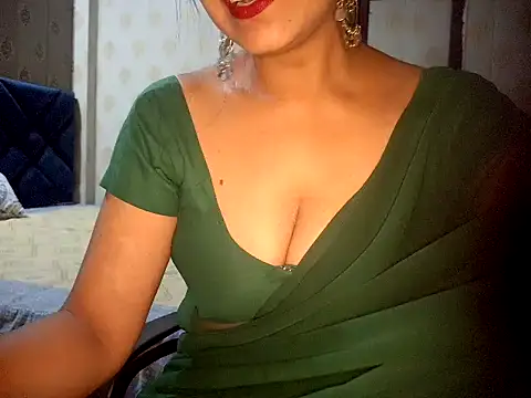 Hotronita123 online show from July 1, 5:45 pm