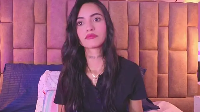 BrianaJhons19 online show from July 25, 8:16 pm
