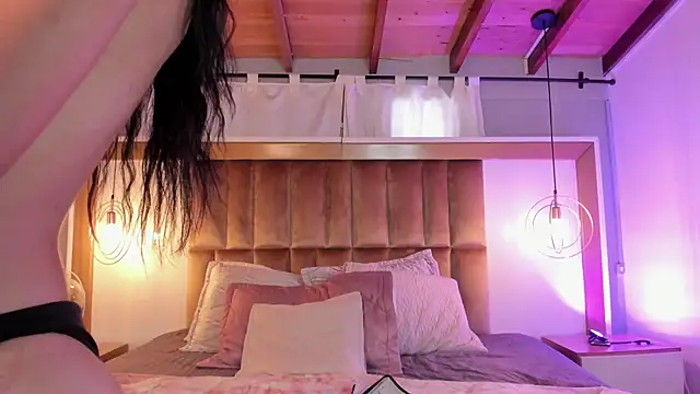 BrianaJhons19 online show from May 5, 8:12 pm