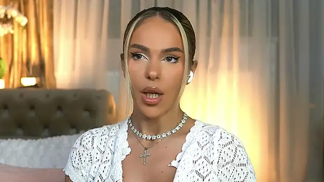 ChloeVelvetx online show from July 22, 8:21 pm