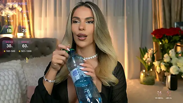 ChloeVelvetx online show from June 14, 9:37 pm