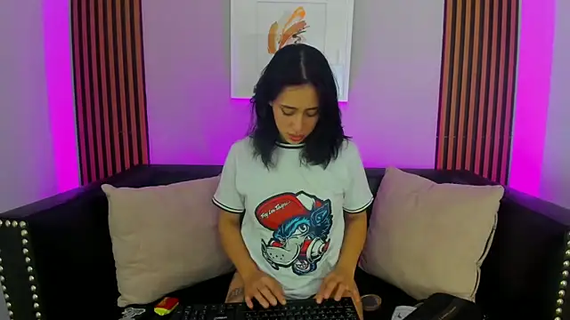 Ariana collinss online show from May 29, 12:47 pm
