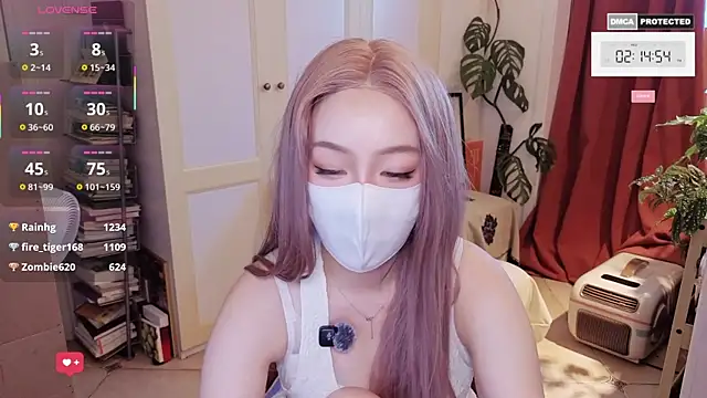 nayomi 34f online show from June 17, 6:15 am