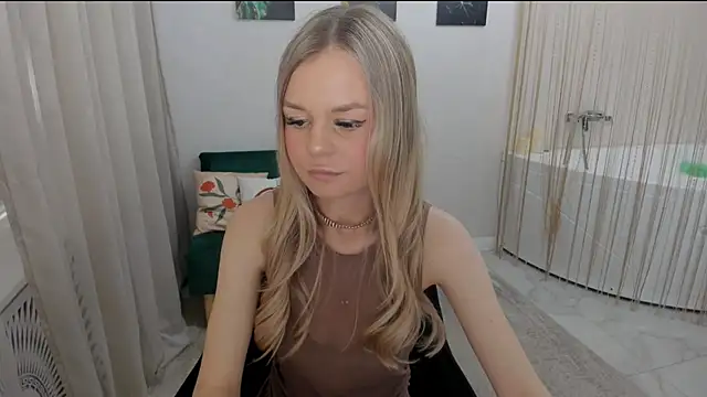 MidnighteAura online show from June 9, 11:42 am