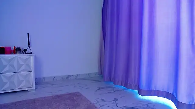 RavenFoxxy online show from June 13, 6:44 am