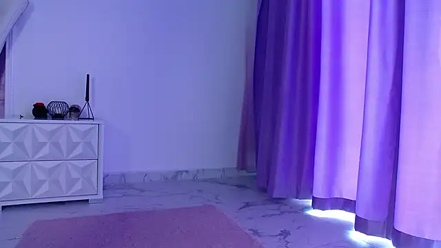 RavenFoxxy online show from June 23, 6:33 am