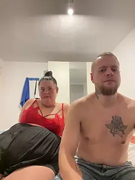 JohnnyandAlice online show from December 1, 8:33 pm