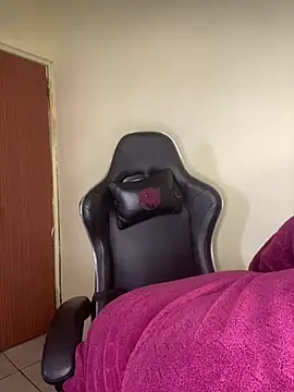 GiantClithpee online show from May 8, 11:02 am