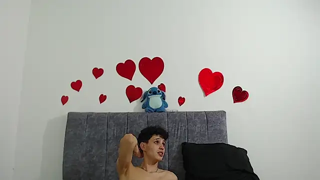 hottie couplee online show from July 28, 5:05 am