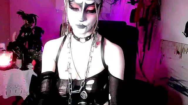 EmpressMorrigan online show from February 20, 11:01 am