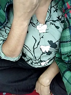 hottyrose69 online show from December 20, 2:15 am