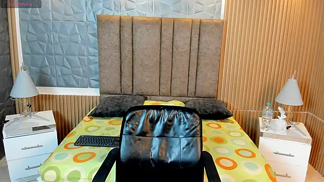 TiffanyHoustton online show from February 3, 12:10 pm