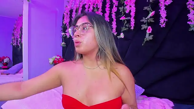 Freyaa Millerr  online show from February 17, 3:06 am