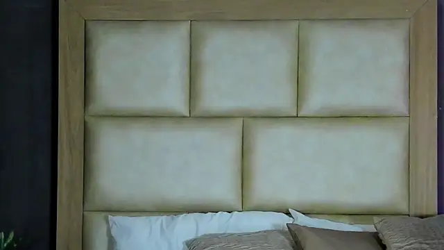 TaniaRedd  online show from February 20, 1:23 pm