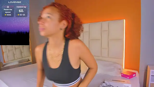 EmmaLawrence  online show from April 30, 3:45 am