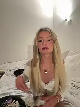 lilavv online show from March 14, 9:27 pm