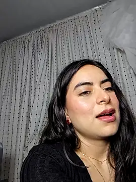 saasha Petit online show from February 25, 11:42 am