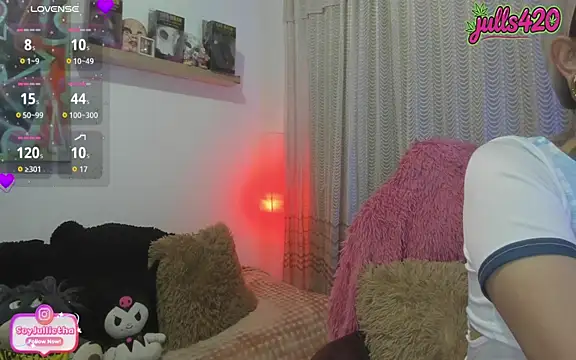 Julls420  online show from June 26, 5:20 am