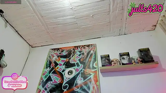 Julls420  online show from June 29, 5:47 am