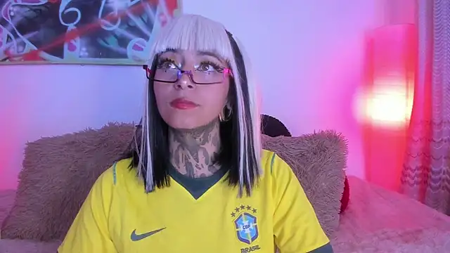 Julls420  online show from June 23, 4:32 am