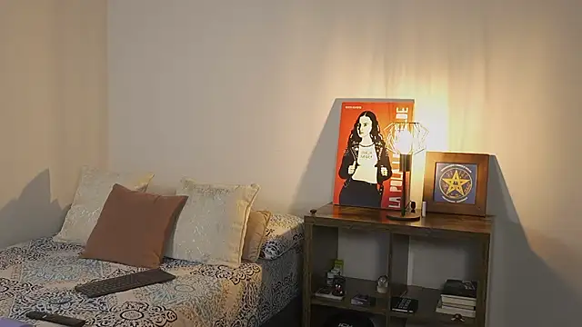 Estefania Velez online show from March 1, 8:30 pm