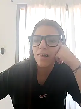 lililovexx online show from February 1, 1:10 pm