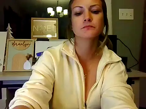 MagnoliaHoney online show from December 22, 4:37 am