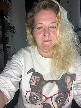 JenniferCarmen online show from June 11, 2:11 am