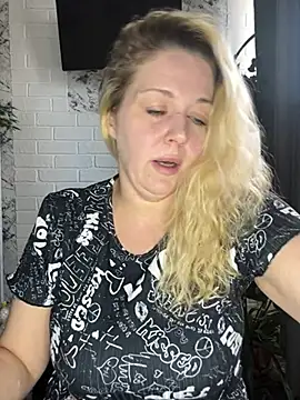JenniferCarmen online show from April 28, 7:01 am