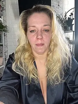 JenniferCarmen online show from May 1, 1:20 am