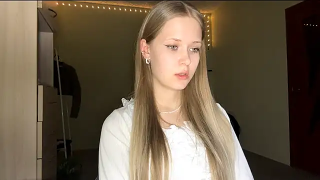 ZaidaSchwarten online show from February 2, 5:45 pm