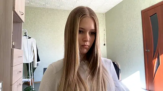 ZaidaSchwarten online show from April 22, 1:52 pm