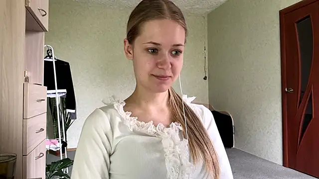ZaidaSchwarten online show from May 10, 5:42 am