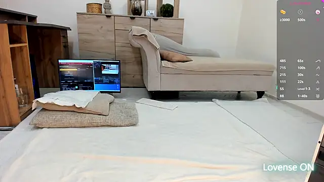 classy medea online show from January 9, 4:39 am