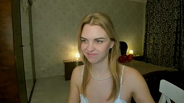 LunaFlinn online show from February 18, 4:33 am